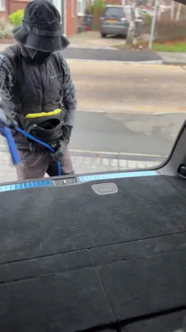 Straight in through the back door 🥷 Tidying up this Mercedes GLS Boot Space 🌪️ #bling #clean #cleaning #valeting #detailing #detailingdaily #detailingproducts #satisfying #oddlysatisfying #satisfyingvideos #asmr #mercedes #gls #fresh #suv #fyp #carpetcleaning #carpetlines #essex #uk #carcare