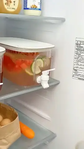 Confira Suqueira Plastica com tampa para Geladeira Com torneira capacidade 3,2 litros para agua saborizada #torneira #casa #geladeira #praticidade #shopee #achadinhosshopee #achadoshopee 