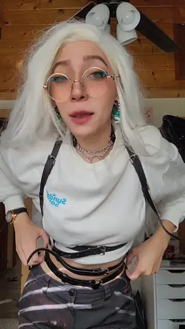 I'm going thrift shopping for a new cosplay todaaay. I may be a weeb, but I'll always reuse, reduce, recycle when I can ♻️ #cosplayer #environment 