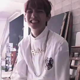 he grew up so well my baby🥹 #kimtaehyung #taehyung #taehyungkim #태형 #tae #v #vbts #fypシ #foryou #fyp #viral 