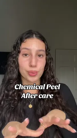 I’m like a 🐍 shedding to new glowing skin 🤌 #chemicalpeel #chemicalpeelaftercare #acnescars #byebyeacnescars 