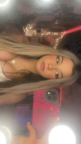 Ik im holding my phone weird #fyp #viral #foryoupage 