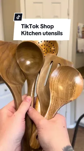 One of those tiktok shop finds that definitely were worth it! If youre looking to upgrade your cooking utensils, these are it! #tiktokshop #tiktokshopping #kitchengadgets #newspatula #upgradingmykitchen #cookingspatula #ChicasMalas 