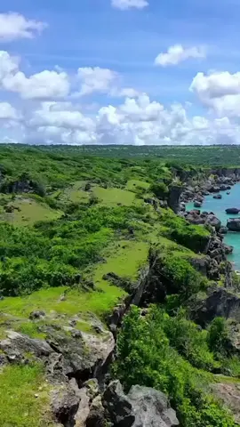 Bukan Di Bengkulu ❌ Tapi Di Pulau Letti ✅ . . View Indah Dari 📍Pulau Letti, MBD.Maluku #wisatamaluku #malukubaratdaya #pulauletti  #pesonamaluku  #wisataambon #ambon #snapambon #ambonsnap