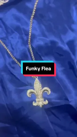 #greenscreenvideo more details coming to instagram soon #lasvegas #y2k #y2kaesthetic #mcbling #vintageclothing 