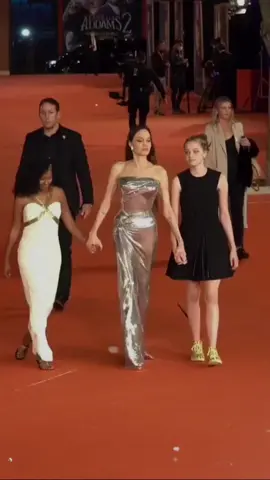 #angelinajolie #shilohjoliepitt #redcarpet #ZaharaMarleyJolie