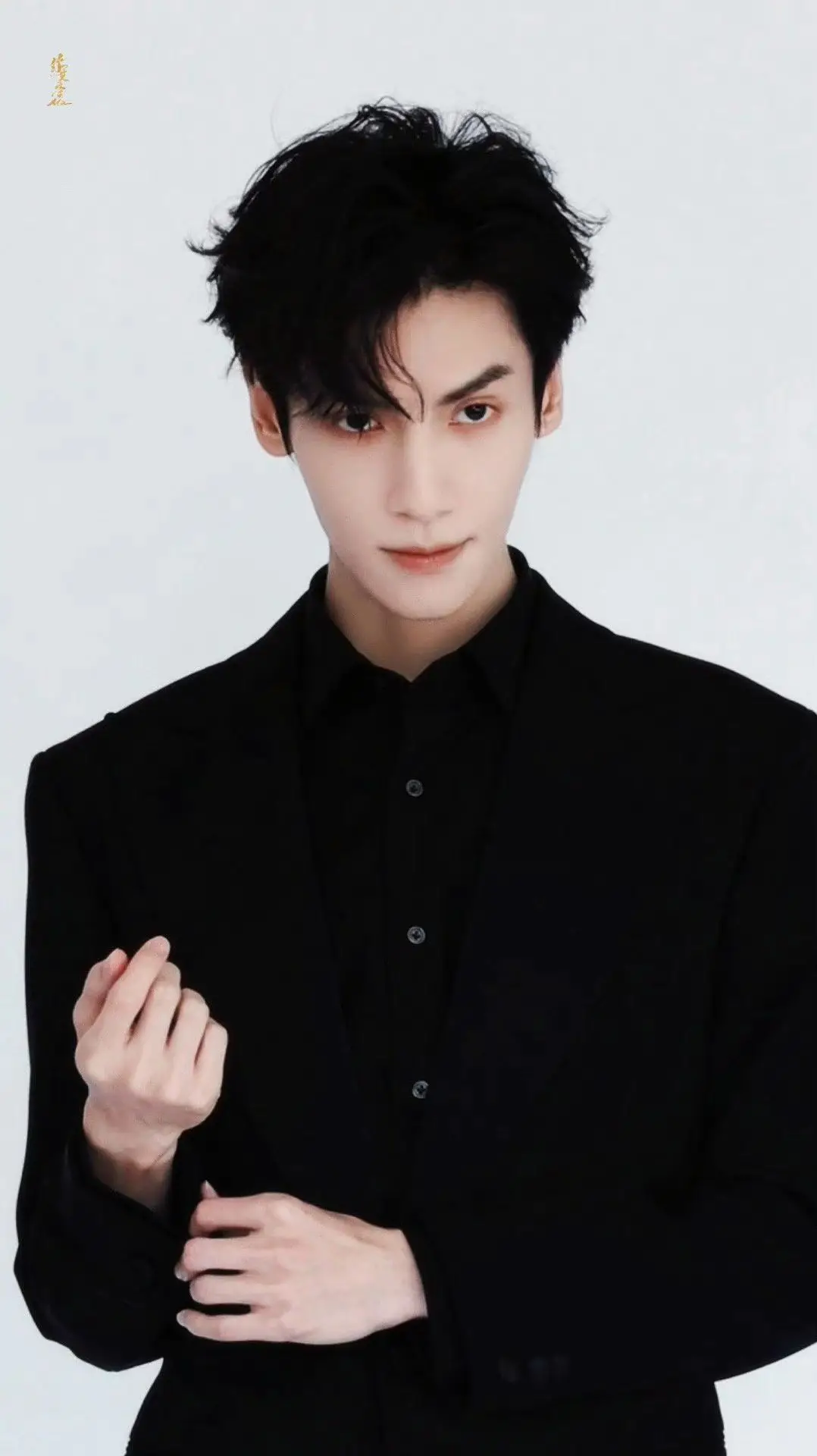 18/1 Ảnh ms nhất của La Vân Hi Tạo hình này đẹp, outfit full đen siêu ngầu anh chỉnh tay áo nữa, và chiếc nhan sắc này đúng là cực phẩm .  #lavanhi #lavanhi_leo #lavanhi_luoyunxi #lavanhi_luoyunxi_罗云熙 #lavanhi_Leo_luoyunxi_罗云熙 #☁️luoyunxi 