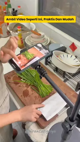 mudahnya bikin konten masak dengan overhead phone TNW ini 😊