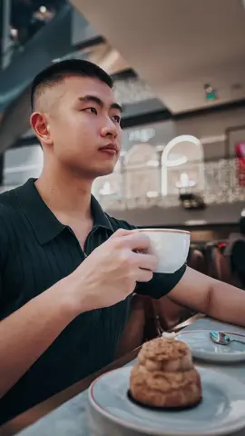 Easy method for better cafe selfies! ☕️ Send to someone who should try this! 📸 . #phototips #photography #mobilephotography #creative