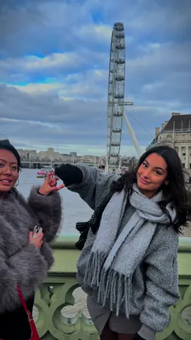 Spread Love Peace & Happiness 🩷🇬🇧 #Uk #foryou #london #viralvideo 
