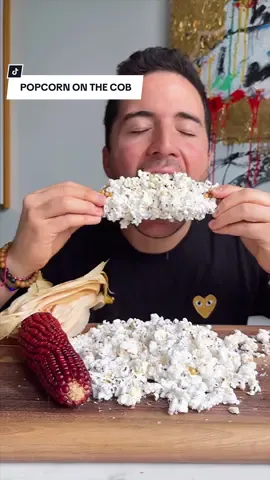 I still can’t believe this worked 😂 Popcorn on the cob! Recipe • Place 1 dry corncob inside a brown paper bag and fold the edge • Place this bag inside of a second bag and once again close the edge • Microwave on high for about 1min 45 seconds • Add olive oil and salt to taste, serve and enjoy! #food #popcorn #corn
