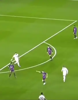 تسديدة كريم بنزيما على كوندي#الشعب_الصيني_ماله_حل 😂😂#ريال_مدريد #برشلونة 