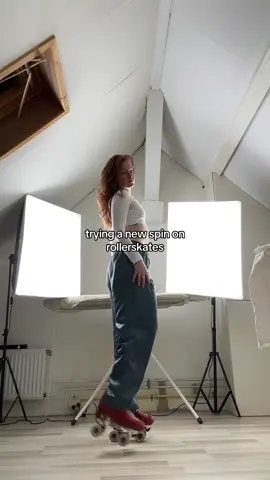 the process of learning something new✨ thanks to Rollerdarby (on IG) for introducing me to this spin it has been my nemesis for months but we got it!!!! #rollerskating #practice 