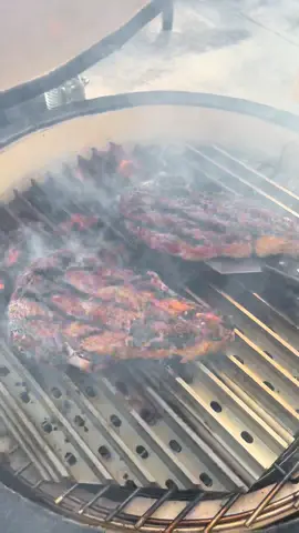 Grilling steaks over a charcoal flame is still undefeated 🔥   We got the Kong kamado grill red hot and seared with the Grill Grates   We’ll be back to warm weather in no time ☀️   #EvolveYourBackyard with #Grilla