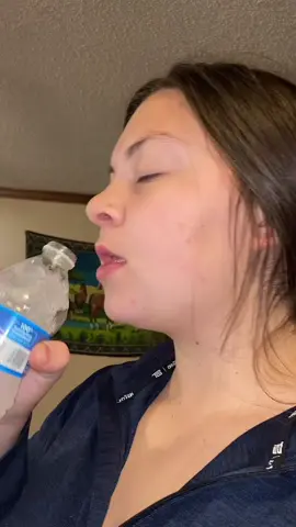 ✨Perfect Ice water hack✨ Forget your 24 pack of water bottles in your car for 2 days when its -5 outside. #girllife #momlife #wife #water #hydration #ice #snow #midwest 