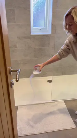 If only it was this quick in real life! Although the gadgets and cleaning hacks definitely help speed up the cleaning process! 🙌🏼  Products used: ✨ Viakal and sonic scrubber for the drains ✨Flash speed mop with wet pad to clean the walls and shower tray ✨ White vinegar in a bag to descale the tap. Leave it to soak for 10 minutes before scrubbing. ✨scrub daddy scrubbing wand with equal parts dish soap and white vinegar can clean your whole bathroom! ✨Karcher window vac to remove soap suds and leave surfaces dry & streakfree!  ✨1 cup Bicarbonate of soda & 2 cups white vinegar in the drain. Cover with a cloth to force the reaction downwards to dislodge any build up creating odours. Let sit for 10 minutes and rinse with hot water. Finish with a capful of zoflora (or equivalent) #CleanTok #cleantok101  #cleaningvlog #tidyhome #cleanhome #fyp #cleaningtiktok #cleaning #cleaninghacks #cleantokuk #cleaningmotivation #cleaningtips #speedclean #speedcleaning 