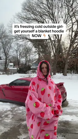 giiirl get your wearable blanket hoodie now ! Ive linked the one that im wearing🍓🍓🍓 #wolddress #wearableblankethoodie #blankethoodie 
