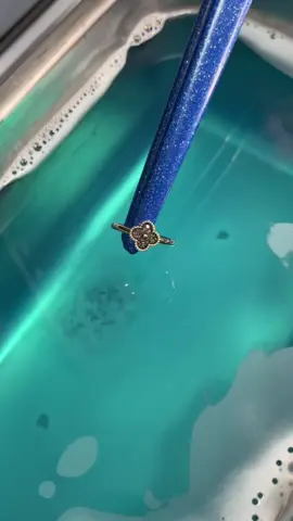 Ultrasonic Cleaning Never Gets Old😎 #ultrasoniccleaning #ultrasoniccleaner #oddlysatisfying #jewellerycleaning #satisfyingsound #viral #satisfying #asmrsounds #cleanjewellery #afterpolish #customjewelry #bijouterielavoute 