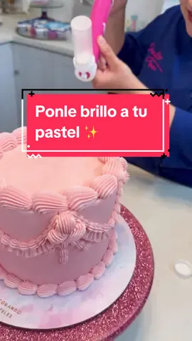 Mucho brillo!! 🤩🤩✨✨✨ chicos ya saben que a mi los pastelitos me gustan muchísimo cuando tienen brillito 💖💖 aquí les muestro como le hago yo para ponerselos, aparte siento que va súper bien con la tendencia coquette 🎀💗🩰 el danyglit lo pueden pedir a través de mi tienda de materias primas @Proveedora gastronómica 🙈🙈   #danyorsan #decorandopasteles #danyorsandecorandopasteles #brillos #coquette #coquettecore #coquetteaesthetic 