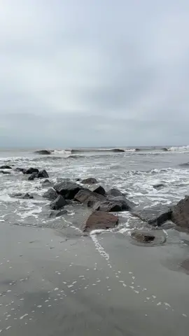 God is so generous for giving us so much beauty on this earth. I recognize Him in all of it. <3 🌊 - - #ocean #christian #oceanlife #nature #travel #blogger #aesthetic #softaesthetic