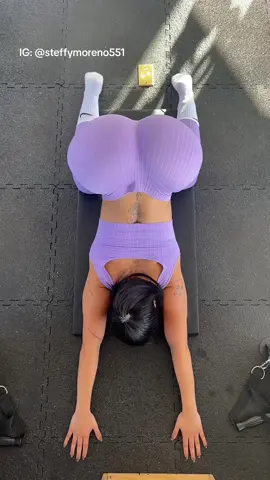 Si sabe amor ando activa ❤️‍🔥 #hagalepues #yoga #yogagirl 