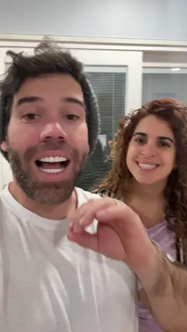 Así reaccionaron nuestros hijos al enterarse que no hay escuela por la tormenta de nieve😅 Con cual de los 2 te identificas mas? 😂