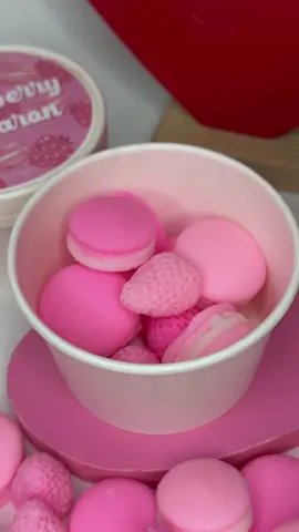 Strawberry macarons and Cherry Blossom wax melts 🩷🧁🌸 #waxmelts #wishlist #foryou #candlemaking #bakeryscents #shayscollectionco #asmr 