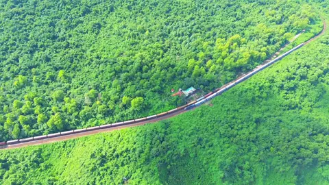 Hai tàu tránh vượt trên đèo #deohaivan #tranngoctien111 #DSVN 