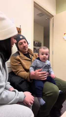Our baby heard our voices today for the first time. Mason was born with profound hearing loss and we have waitind for this day for so long!! This is the first step in his journey, in a few months he will recieve his cochlear implants. 💙 im so thankful for our audiologist team and technology, my mama heart is so happy! #hearingloss #babyhearingaids #babyhearingloss #cochlearimplant #hearingaids  