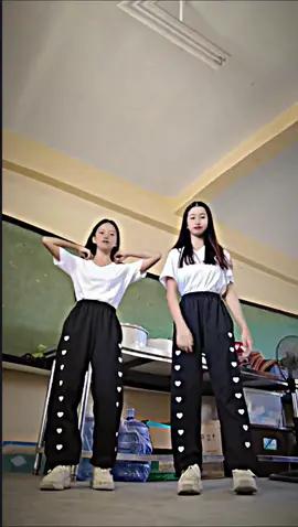 so gunthe ng pants kaiyak😩 bilisan nyo na mabilis ma sold out!! #heartpants #lansitejeans #OOTD #trending #fyp 