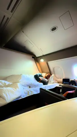 Experiencing the epitome of luxury and impeccable service aboard Singapore Airlines' first class suite. An unforgettable journey on an extraordinary aircraft. ✈️🌟 #LuxuryTravel #FirstClassExperience #SingaporeAirlines #pitor 