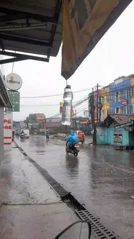 jumat 19 januari 2024, hujan! menatah hujan,ambil aja gpp buat nge prank emak/pacar. #mentahanvidio #videomentahan #prankvideo😂😂😂 #hujan🌧️ #hujanderas #musimhujan #januari #megawatihangestri #storywhatsappkeren #kuninganjawabarat #kuninganjabarhits #kuninganrepost #kuninganpride #Kuningan Piso #kuninganhits #kuninganhariini #kuninganmass #infokuningan #jawabaratpunya #fypplisss #fypplissssssss #fypplisssssssssssssssssssss #fypplisss😭🥺❤️ #fypplissssss #fypplissss #fyp #fypシ #fypシ゚viral #fypage 