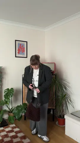 Allll the shades of grey 🩶 loving styling tonal outfits atm 🫶🏻 #ootdinspo #blazerstyle #tonalfashion #fashioninspo #midsizefashion #casualstyle #greyoutfit 