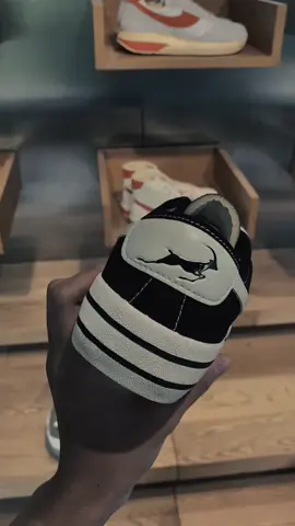 Tersedia kembali Retro Low Blackwhite,Bisa kalian dapatkan di TiktokShop / Offline Store kita #sepatucompass #compassgazelle #compassretrograde #compassretrogradeblackwhite 