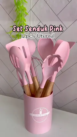 Set senduk silicone 12pcs RM20 je !!  Ada banyak warna tau ! Best guna senduk ni silicone jenis tahan panas ✨ yang belum ada wajib grab satuuu #setsenduk #senduksilicone #setsendukviral #sendukpink #dapurpink #pinkkitchen #barangdapurpink #senduksilicone12pcs 