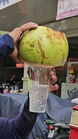 So cool! Coconut water making skills! #fruits  #coconut 