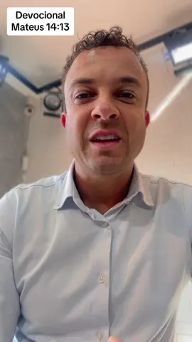 Devocional  Mateus 14:13                    Humanidade     Durante muito tempo eu tive uma relação com Cristo em distanciamento, quando eu o olhava e os seus feitos como Deus via que nunca chegaria a ser como ele. Até o ponto onde o nosso Senhor me ensinou que eu também poderia desfrutar de bons resultados na fé, se eu o imitasse. Ele me mostrou que por ele ter vencido como homem, tem autoridade em ministrar sobre mim isso. Foi então que percebi que eu poderia ser dia a dia melhor vencendo com a ajuda dele minha humanidade. Cristo foi perfeito como humano e entende nossas emoções e nos ajuda e vencer assim como ele o fez.  Declaro:  Paz, prosperidade, óleo da unção e sabedoria, esteja sobre a sua cabeça em nome de Jesus!  Por;       Thiago Brito #reinounido🇬🇧 #portugal🇵🇹 #espanha🇪🇸 #usa🇺🇸 #russia🇷🇺 #irlanda🇮🇪 