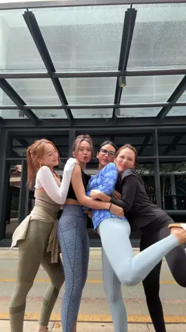 My sistursz @riena diana @siti hariesa @Sophiaalbarakbah 🫂💅🏻🫶🏻