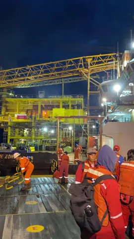 Semangat ya ayah🥰,jangan nakal yaa#commercialdiving #tambangminyak #suamiidaman #weldingunderwater #pertaminaindonesia #offshorelife #fypシ 