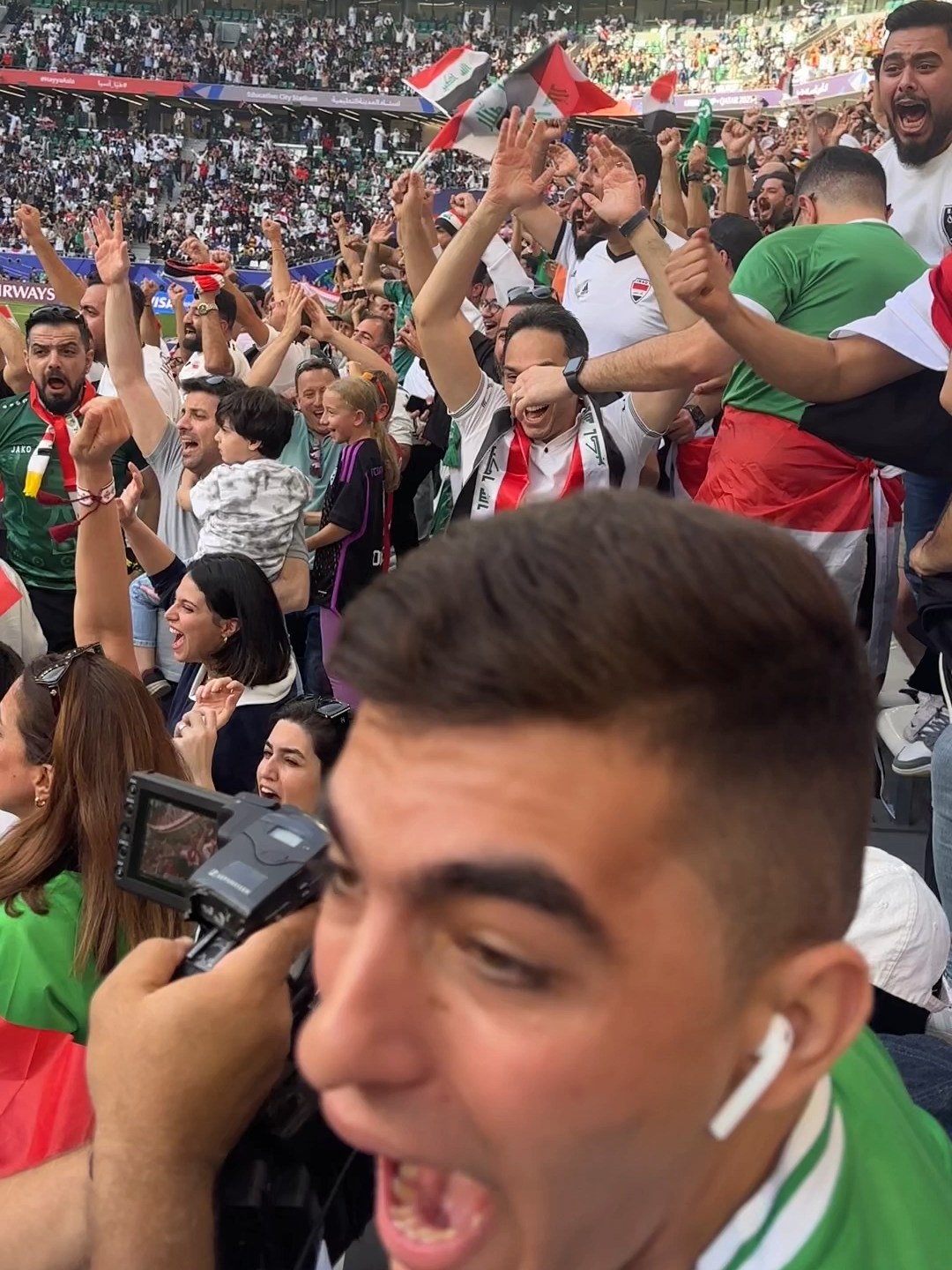 جنون في المدرجات وفرحة غامرة بعد هدف العراق الثاني على اليابان.. #العراق  #كأس_آسيا2023