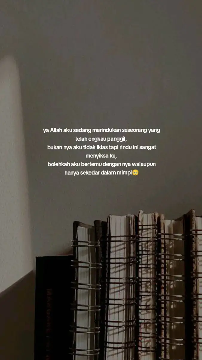 Miss u mom🥹 #lewatberanda #quotesaesthetic #missyou #fypシ゚viral🖤tiktok 