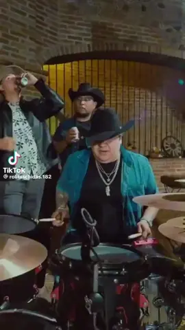 Le quieres dormir al velador 🤣🤣🤣 #carinleon #chalorosas #elfantasma #lovelikethis #fyp #gorditosybonitos #Viral #novaloran #solos #loco #noteconfundas #grupofirme #mepierdesporwey 