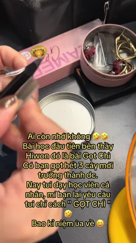 Bài học đầu tiên đi học bên lớp Thầy Hiwon là bài Gọt Chì 🤣 Toát mồ hôi hột á. Giờ mìn lại dạy học viên của bên mìn Gọt Chì. Mí bạn cũng toát mồ hôi bảo khó 😌 #teamhiwon #xuhuong #makeup #Trangdiem #makeupartist 