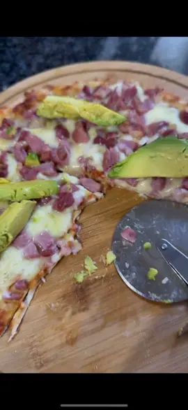 Pizza on a diet?😍 #fyp #weightloss #lowcarb #glutenfree 