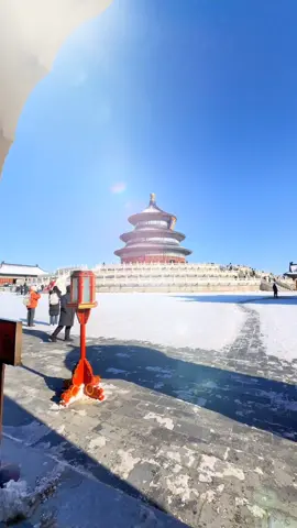 The sky is blue and the snow is white, and the ancient buildings are in the same frame with the snow! #Beauty of ancient buildings#Temple of Heaven Park in Beijing#Snow scene in the Hall of Prayer for Good Harvests