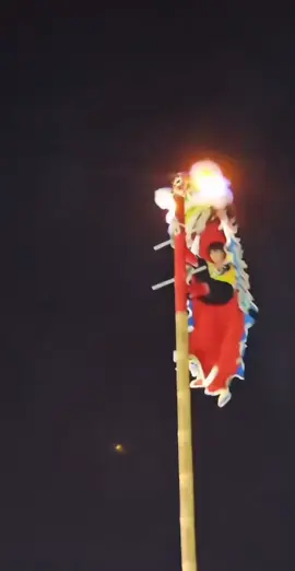 🇹🇭 2024 omg😱😱😱 差点被吓坏 这样也可以 厉害👏👏👏 危险动作请禁模仿 almost got scared. This is okay. It’s awesome👍 Please do not imitate dangerous actions  nice performance👏👏👏 #马来西亚 #malaysia #malaysiatiktok #liondance #mualan #tariansinga #barongsai #醒獅 #醒狮 #舞狮 #liondancer #liondanceperformance #liondancecompetition #liondancelife #高桩 #高桩舞狮 #高桩舞狮🦁 #高桩舞狮表演 #舞狮生活 #舞狮比赛 #舞狮表演 #舞狮运动 #liondancemalaysia #liondance2024 #múalan #múalan2024 #lansurong #lansurong2024 #liondancing #thailand #泰国 #thailand🇹🇭 #thailandtiktok #liondancethailand # #damn #crazy #危险动作请勿模仿 #dangerous 