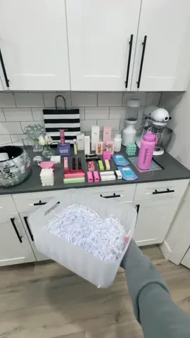 SHE CAN’T be mad at a “Sephora kid” gift basket 😭😂 #DIY #CleanTok #organizing #reset #giftbasket #ValentinesDay #decorate 