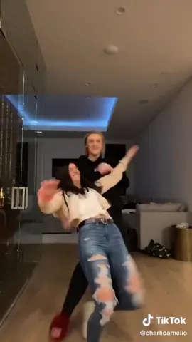 charli and madi!!! 💕 #charlidamelio #madi #thehypehouse #oldtiktok #recommendations #tiktok #dance #fyp #foryou #foryoupage 