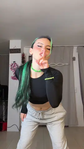 I like this dance 💚 dc:@EMILIA 