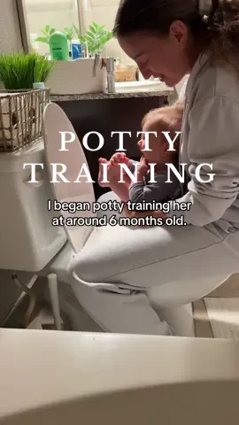 This is how I taught my one-year-old baby to use the potty on her own🙂 Babies are quick learners, so the earlier you start potty training your child, the easier it will be for you🙏 #pottytraininngtips #pottytraining #pottytraininghowto Potty training. Potty training tips